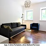 Idyllic Setting In Center - Bright & Modern