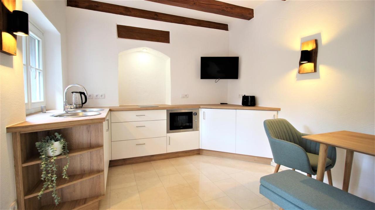 Apartment Idyllic Setting In Center - Bright & Modern *