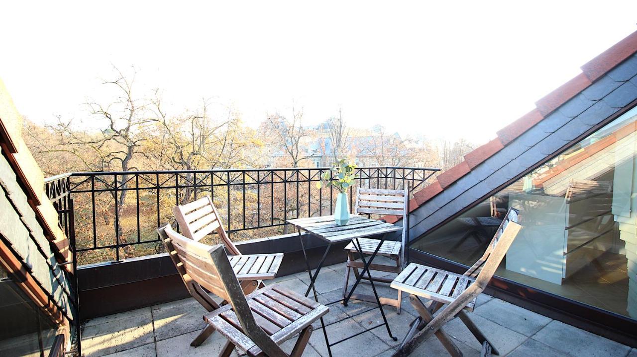 Idyllic Setting In Center - Bright & Modern Apartment